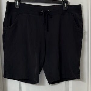 Danskin Now Danskin black bermuda short pull on waistband drawstring pockets XL